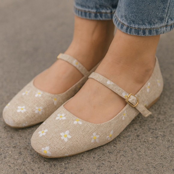Steve Madden Linen Embroidered Daisy
Ballet Flat Mary Janes Women's 9.5 - Picture 1 of 9